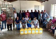 ENTREGAN APOYOS CONTRA LA PLAGA DEL MANGO EN EL AZTECA