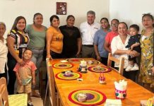 RECONOCE ARMANDO MARTÍNEZ A MAMÁS DE ALUMNOS DE NIVEL BÁSICO