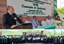 ALCALDE FRANK DE LEÓN ENCABEZA GRADUACIÓN DEL CBTA 83 EN GÓMEZ FARÍAS Y REAFIRMA SU COMPROMISO CON LA EDUCACIÓN