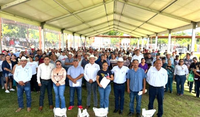 SRU-143-2026.-Entrega-Gobierno-de-Tamaulipas-662.5-toneladas-de-fertilizante-a-productores-de-cana-6-850x500