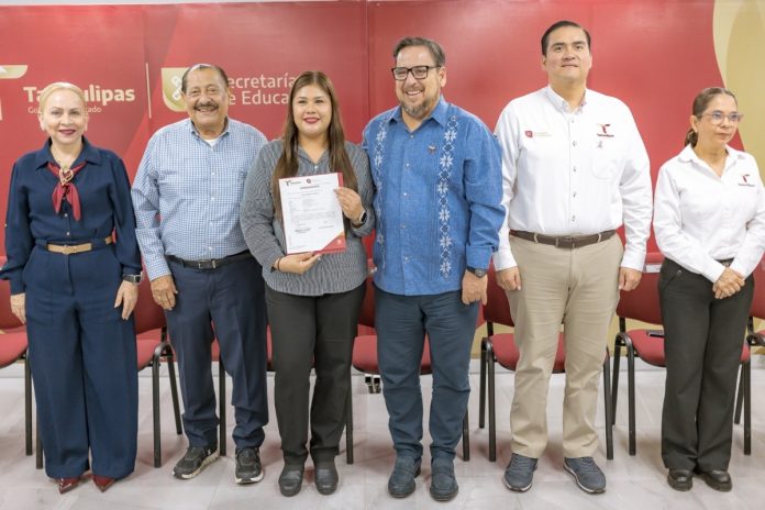 SET-180-2026.-Reconoce-SET-derechos-laborales-con-entrega-de-44-nombramientos-a-trabajadores-de-la-educacion-2